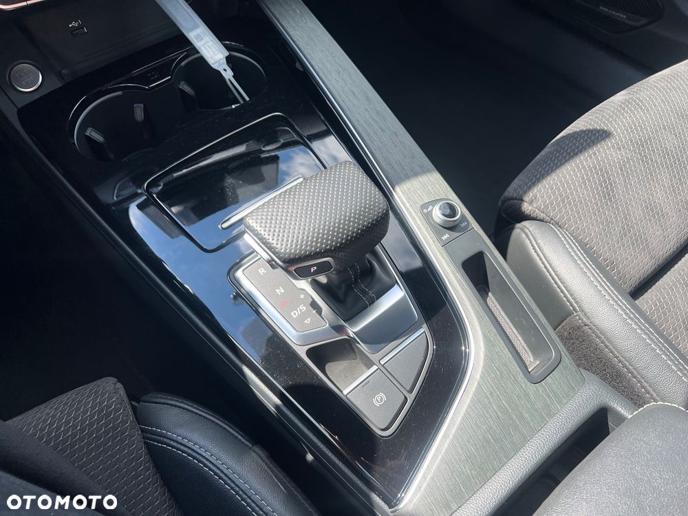 Audi A4 Avant 35 TFSI S tronic S line - 27