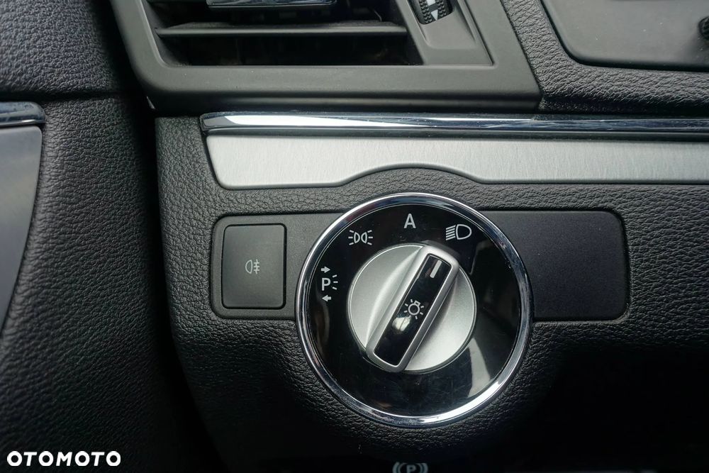 Mercedes-Benz Klasa E 350 CGI BlueEFFICIENCY 7G-TRONIC Avantgarde - 35