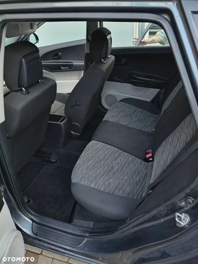 Kia Ceed - 10