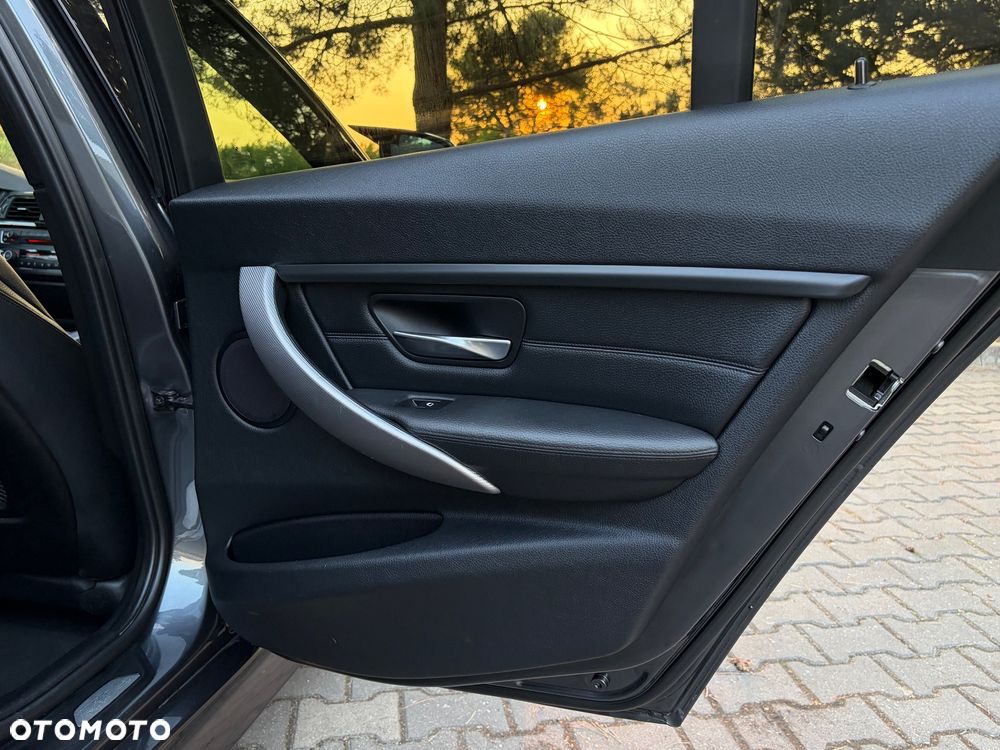 BMW Seria 3 335d xDrive Edition M Sport Shadow - 23