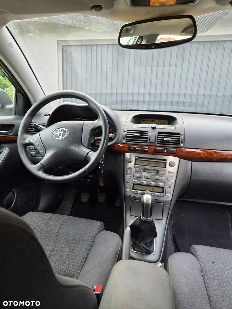 Toyota Avensis 2004 photo 2