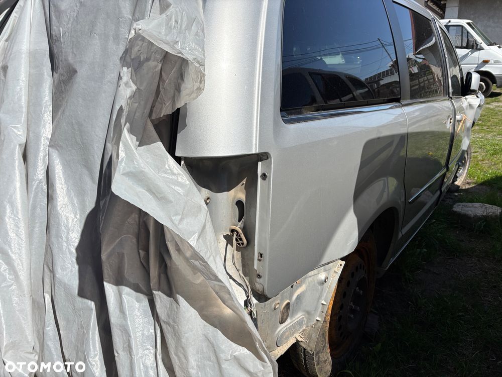 Chrysler Town & Country - 4