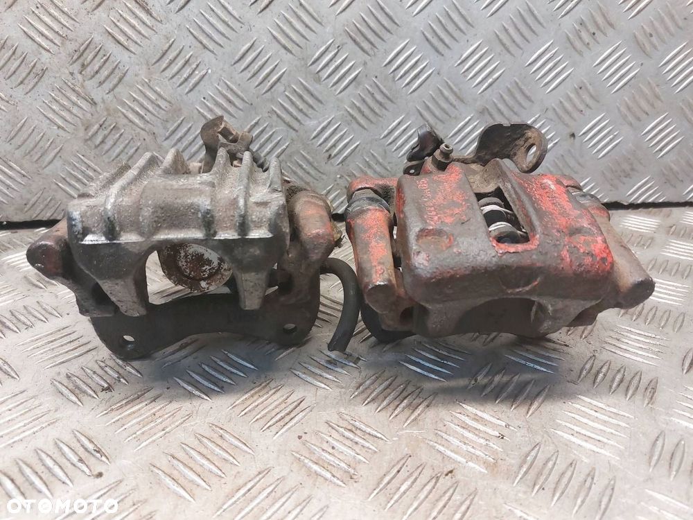 ZACISKI HAMULCOWE LEWY AUDI 80 B4 - 6