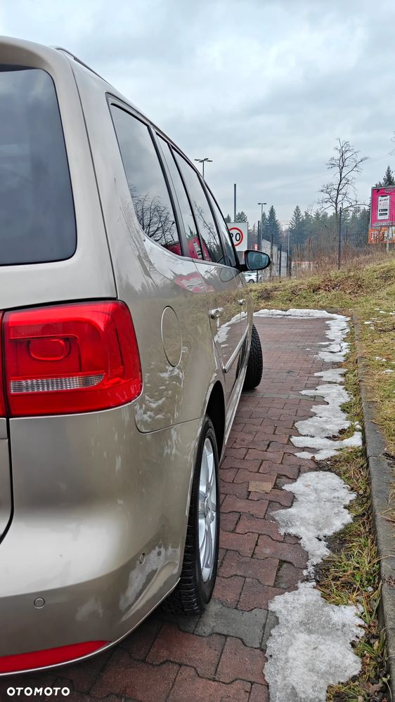 Volkswagen Touran 2.0 TDI Highline DSG - 11