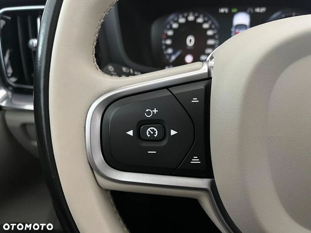 Volvo V60 D4 Drive-E Momentum - 32