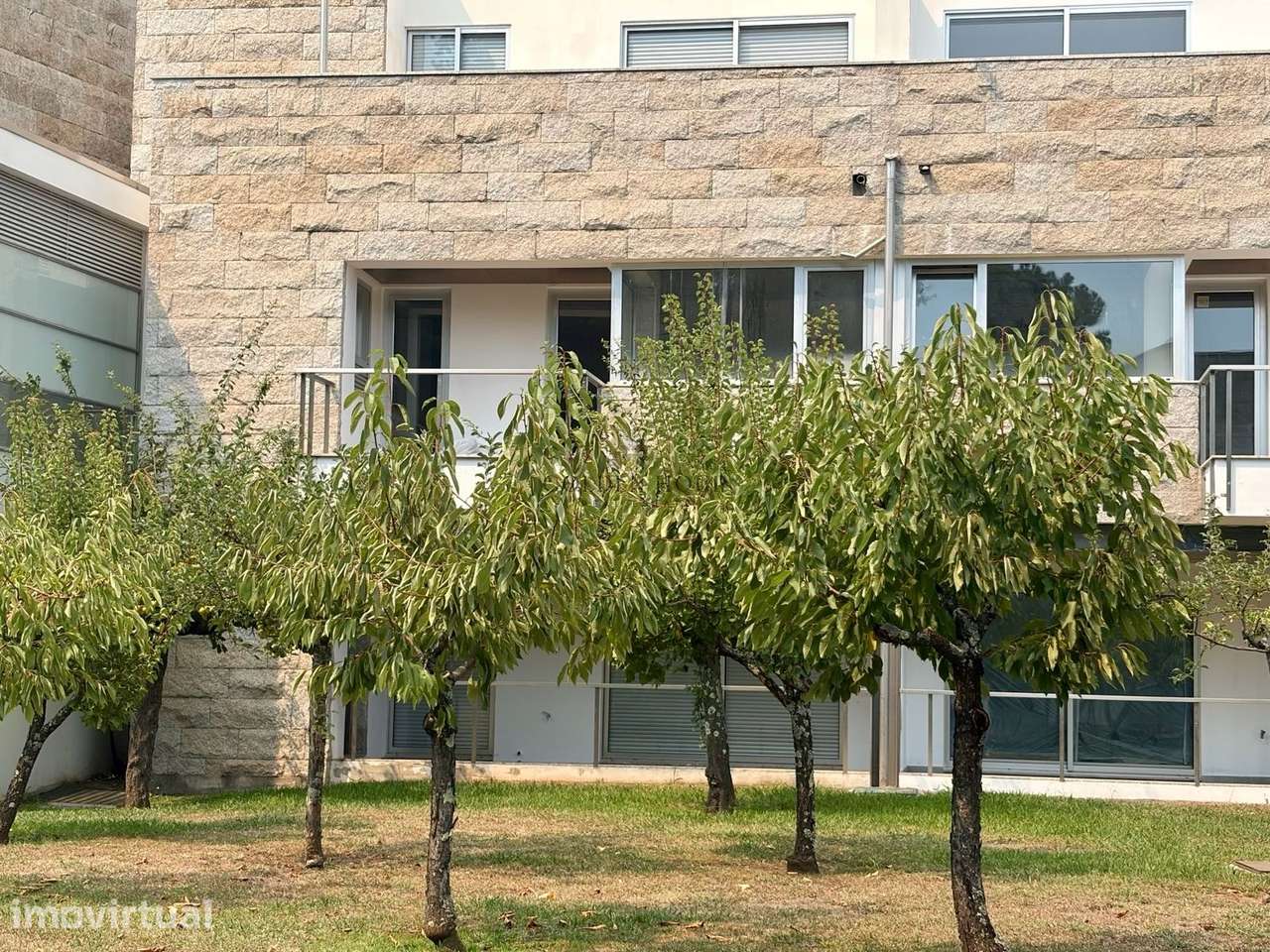 T4 Duplex para Arrendamento em Oliveira do Douro - Grande imagem: 2/53