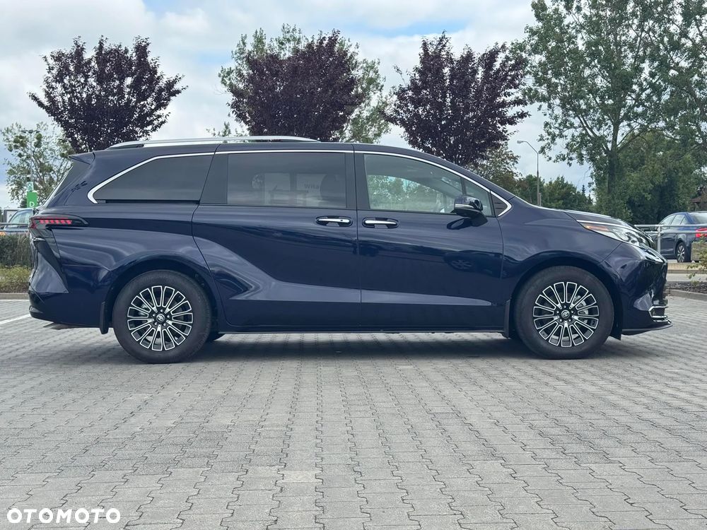 Toyota Sienna - 11