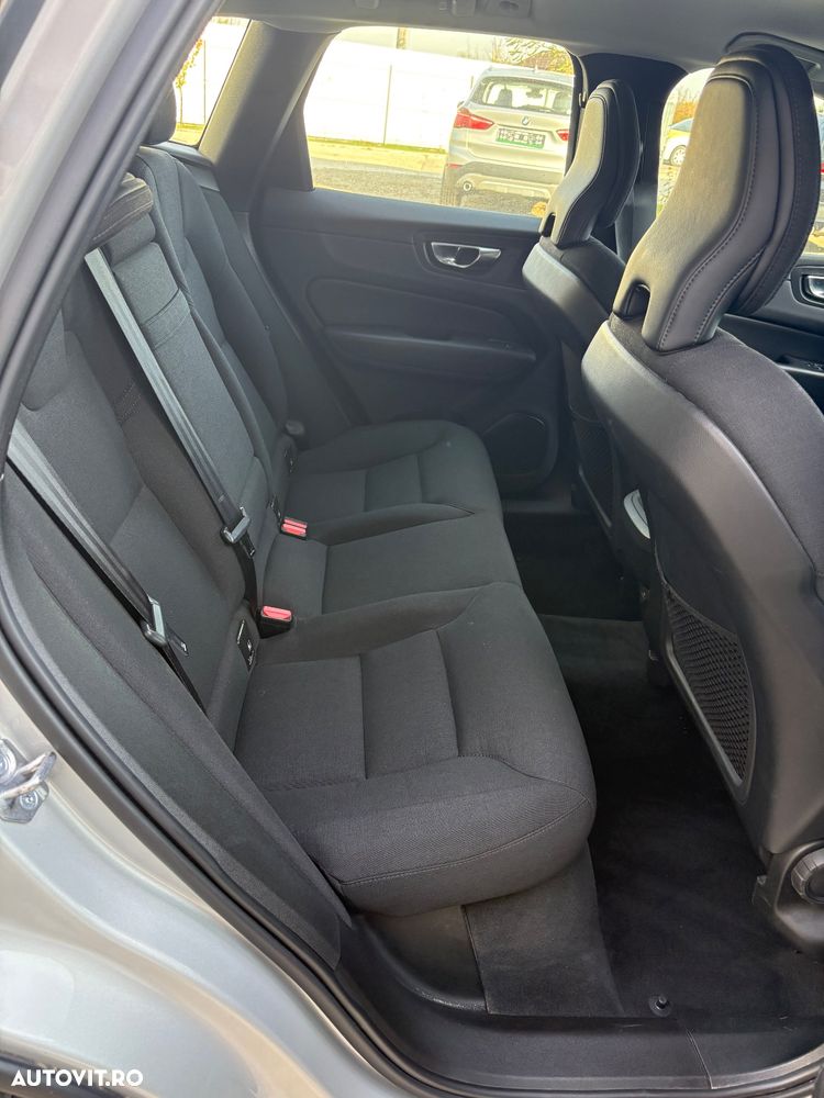 Volvo XC 60 B4 B Geartronic Momentum Pro - 32