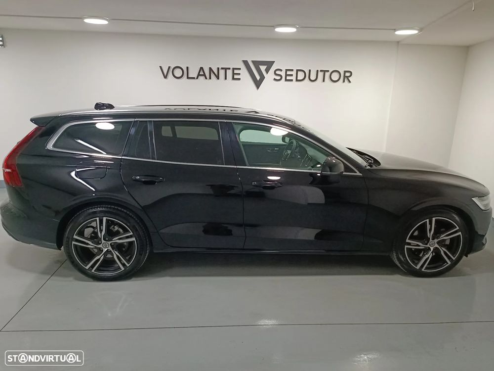 Volvo V60 2.0 B4 Plus Dark Auto - 4