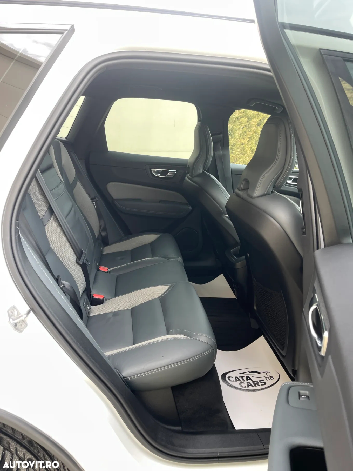 Volvo XC 60 B4 MHEV R-Design - 24