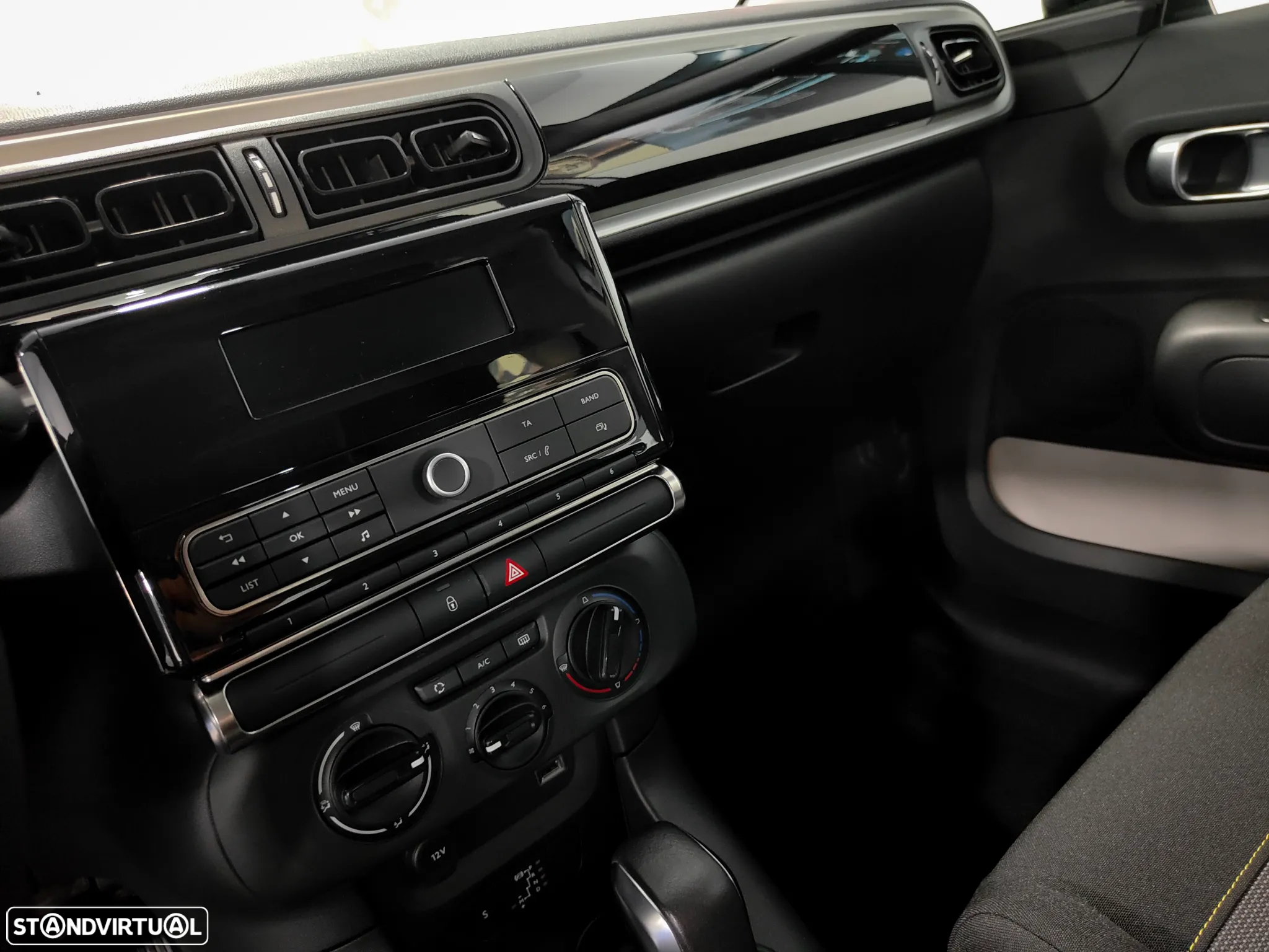 Citroën C3 1.2 PureTech Feel EAT6 - 27