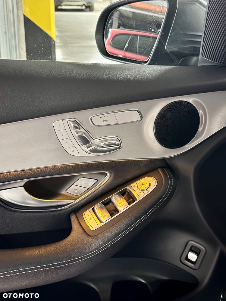 Mercedes-Benz GLC 250 4Matic 9G-TRONIC AMG Line - 11