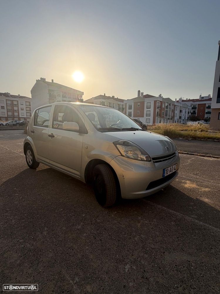 Daihatsu Sirion 1.0 - 10