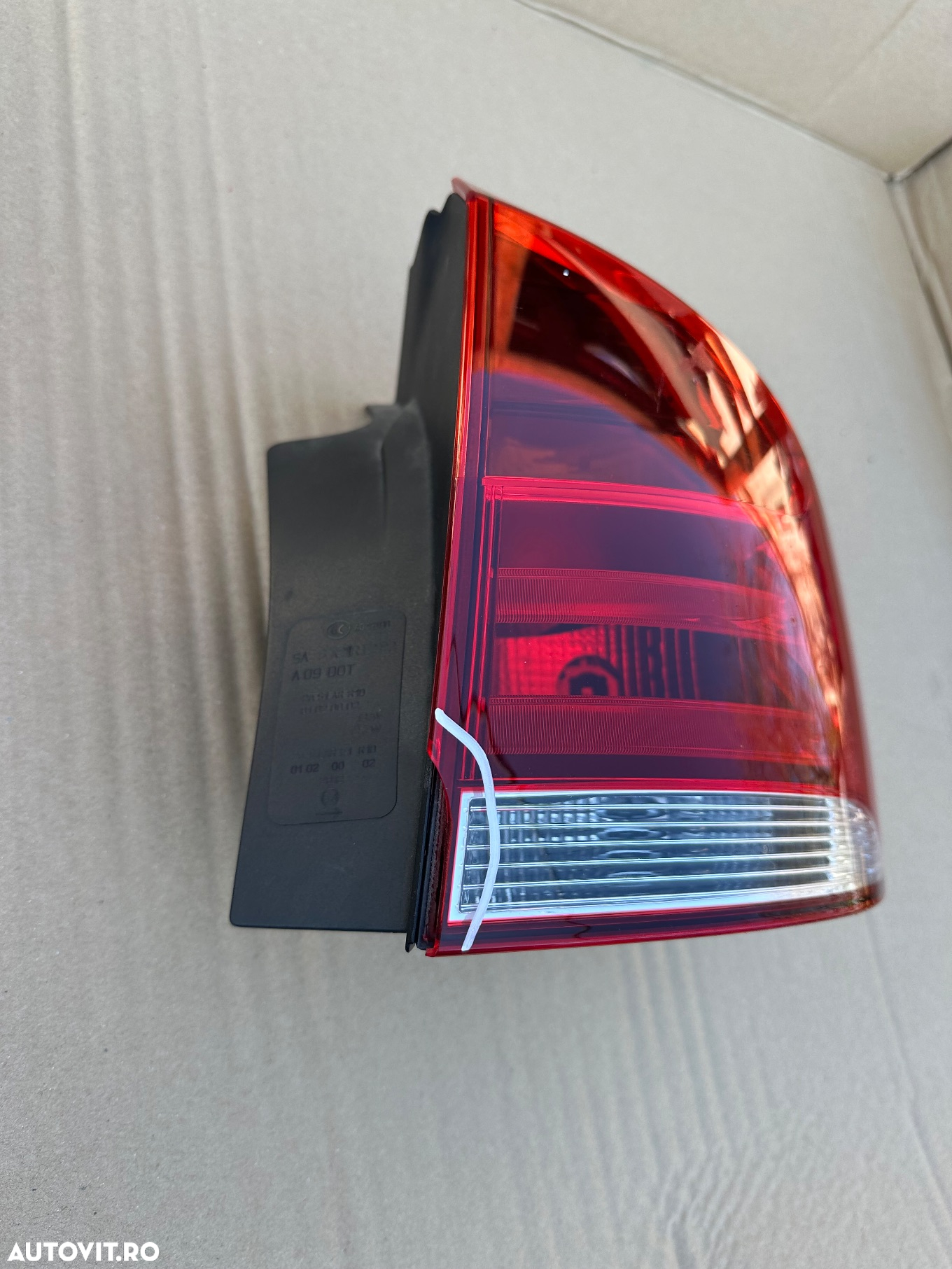 Stop partea dreapta BMW X1 an 2010 cu defect - 2