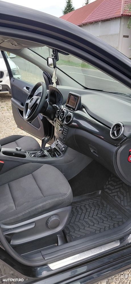 Mercedes-Benz B 180 - 9