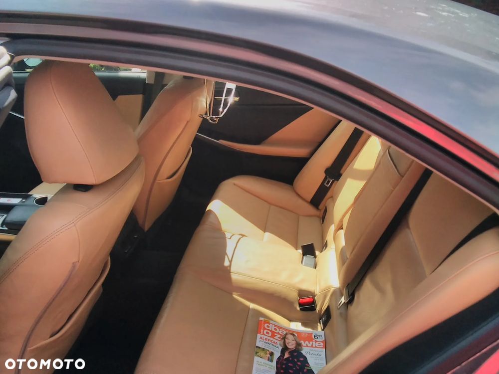 Lexus IS 300h Prestige - 7
