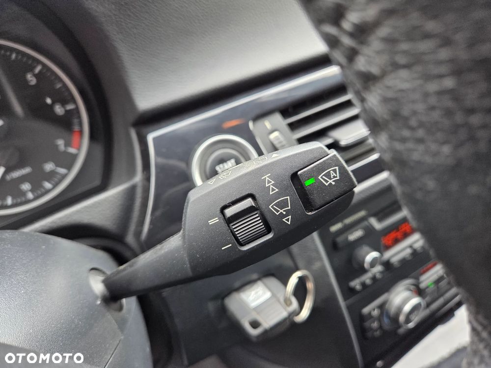 BMW Seria 3 318i - 14