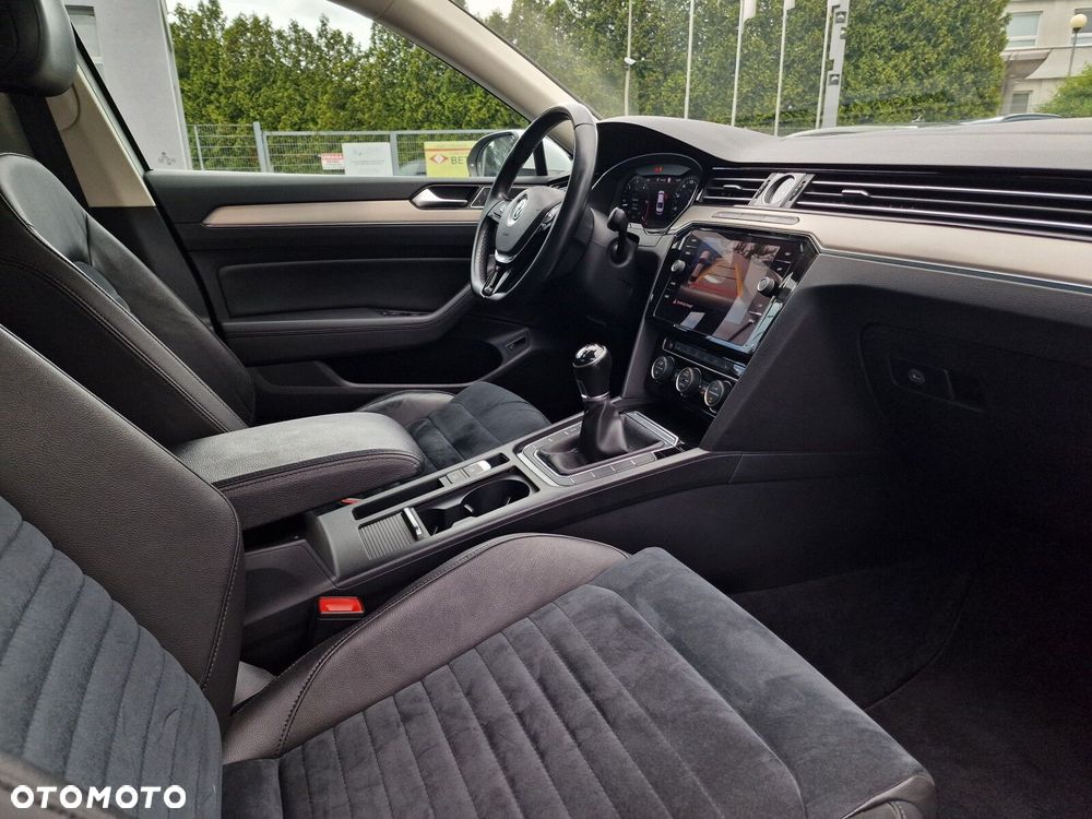 Volkswagen Passat 2.0 TDI SCR Highline - 18