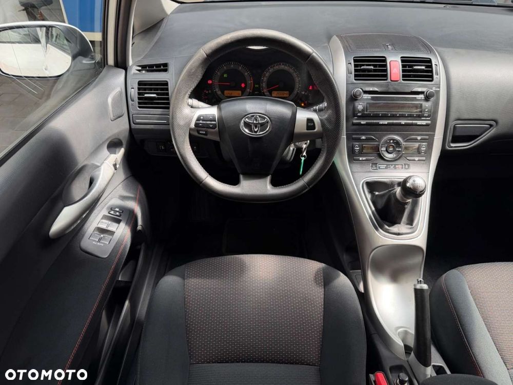 Toyota Auris - 25