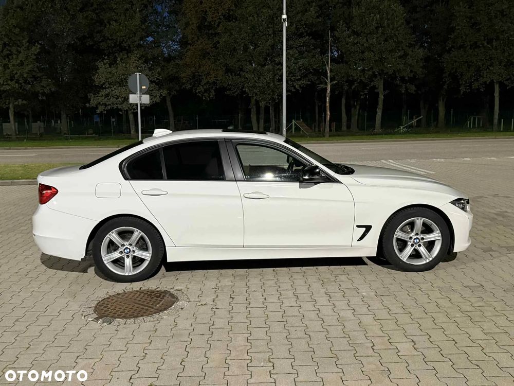 BMW Seria 3 328i Touring xDrive Luxury Line - 3