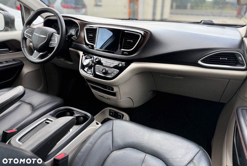 Chrysler Pacifica - 13