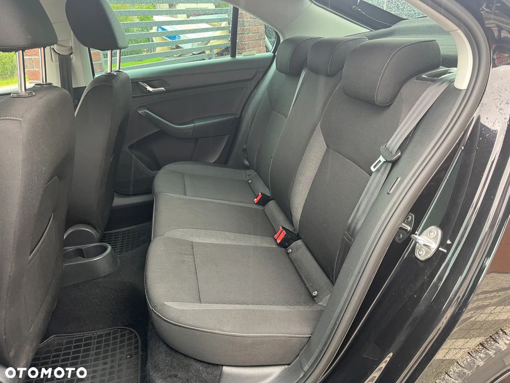 Skoda RAPID Spb 1.2 TSI Ambition - 9