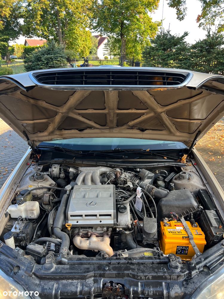 Lexus ES - 10