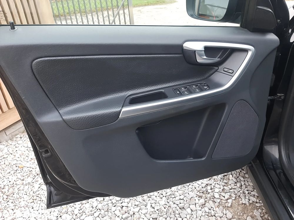 Volvo XC 60 D5 AWD Momentum - 23