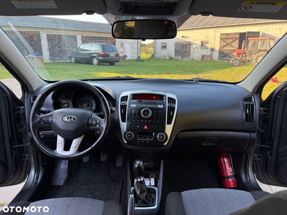 Kia Ceed - 10