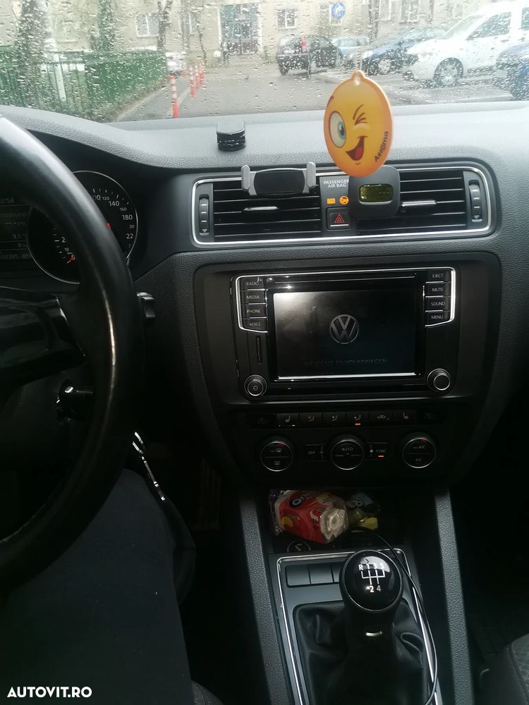 Volkswagen Jetta 2.0 TDI Comfortline - 5