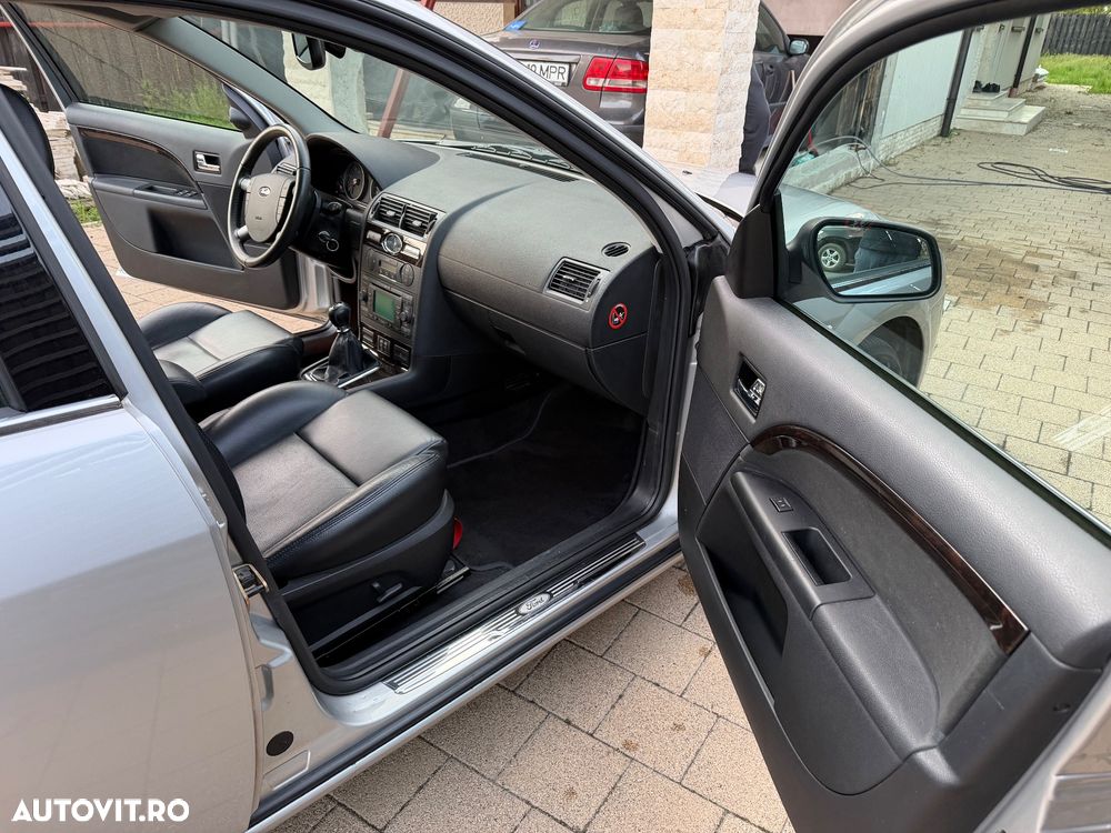 Ford Mondeo 2.0 TDCI DPF Ghia - 10