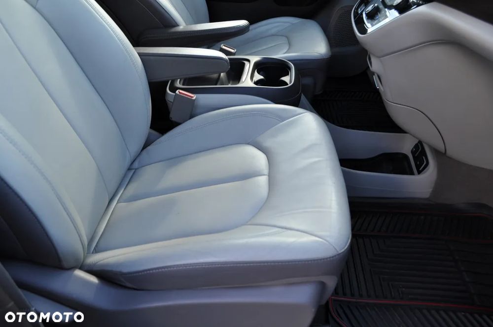 Chrysler Pacifica - 22