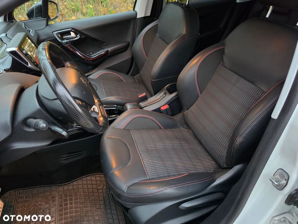 Peugeot 2008 PureTech 110 Stop&Start EAT6 GT-Line Edition - 9