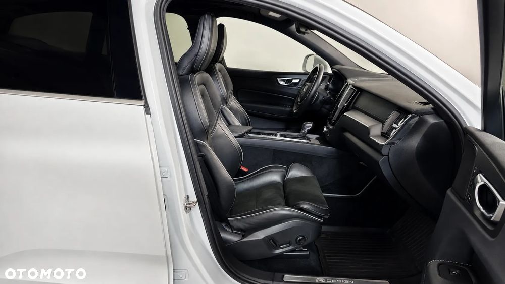 Volvo XC 60 T5 R-Design - 9