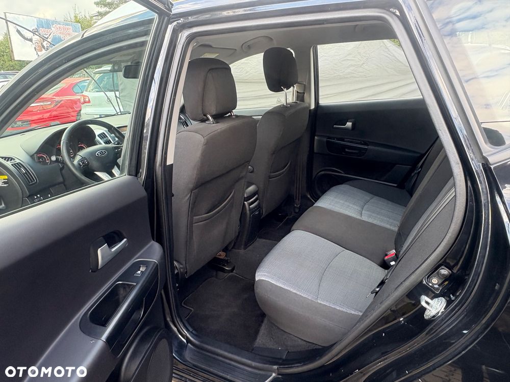 Kia Ceed - 12