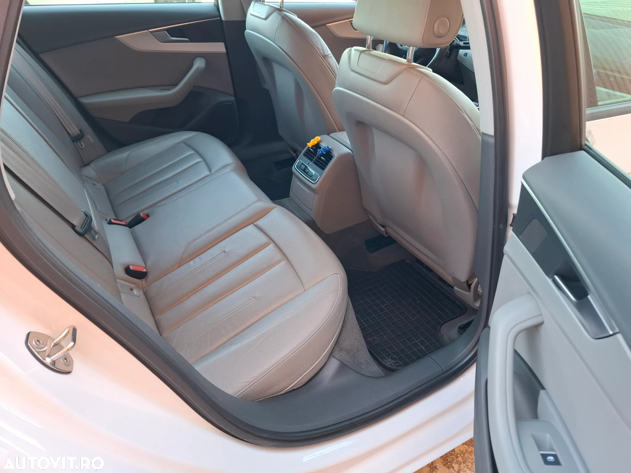 Audi A4 Avant 2.0 TDI S tronic Design - 12