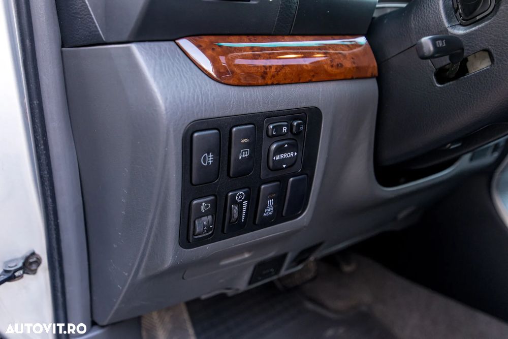 Toyota Land Cruiser - 18