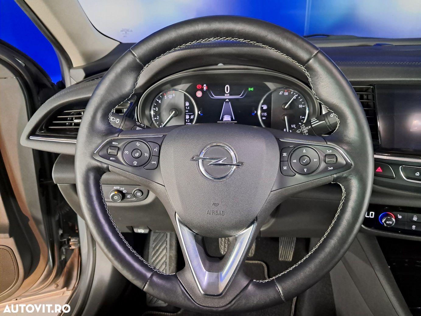 Opel Insignia - 11