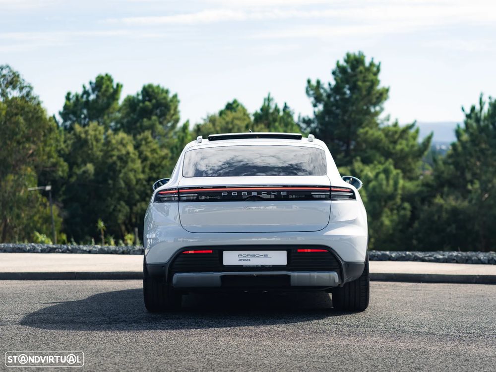 Porsche Macan Electric 4 - 6