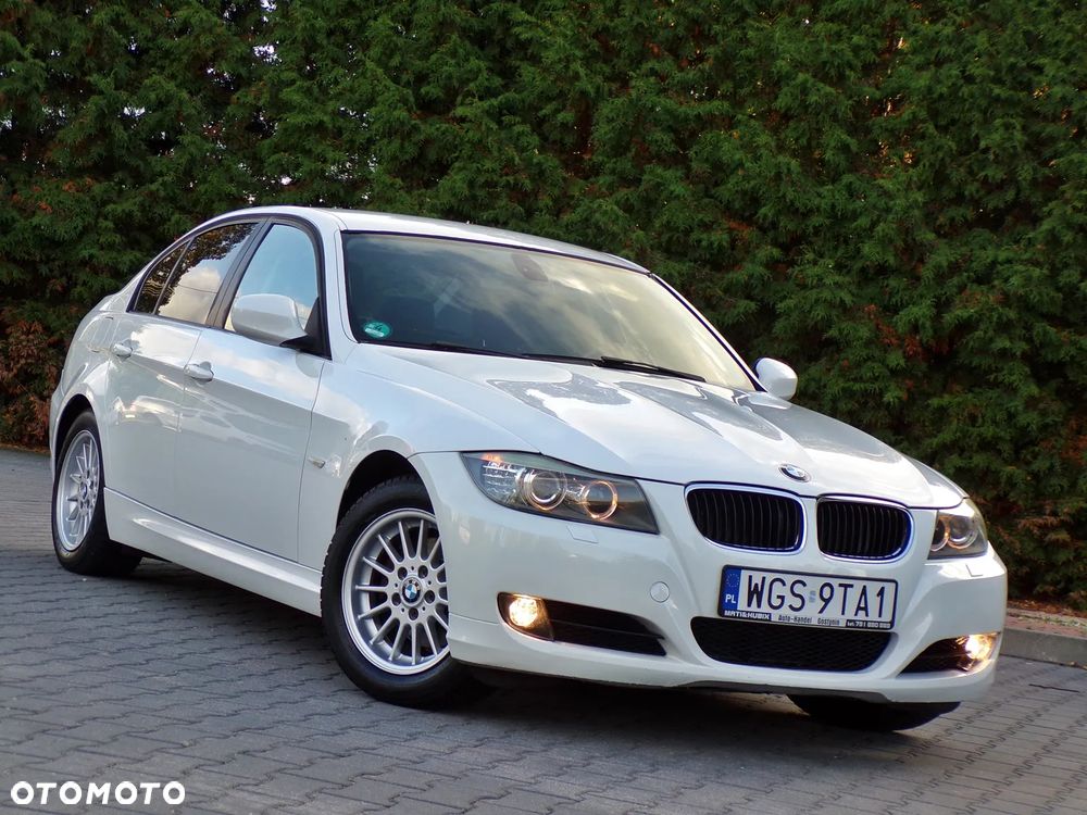 BMW 318I 2010 photo 3