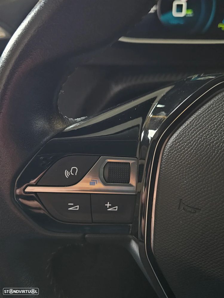 Peugeot e-208 Allure - 10