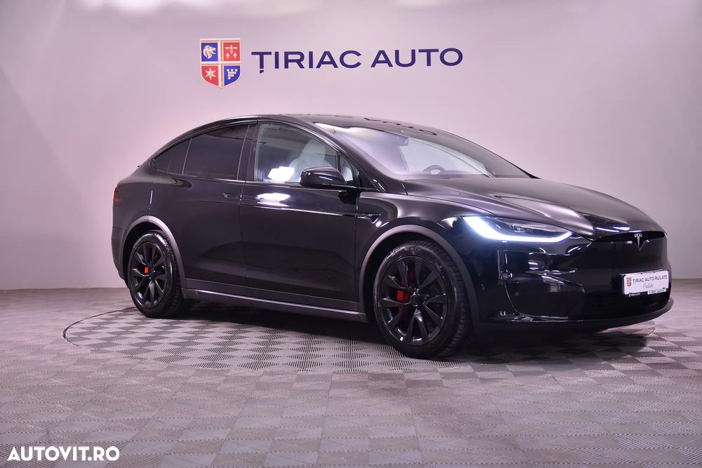 Tesla Model X - 7