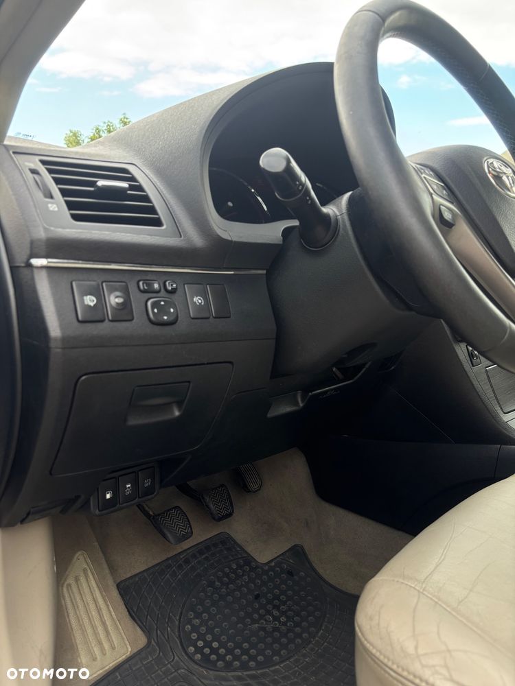 Toyota Avensis 2.0 D-4D Premium - 15
