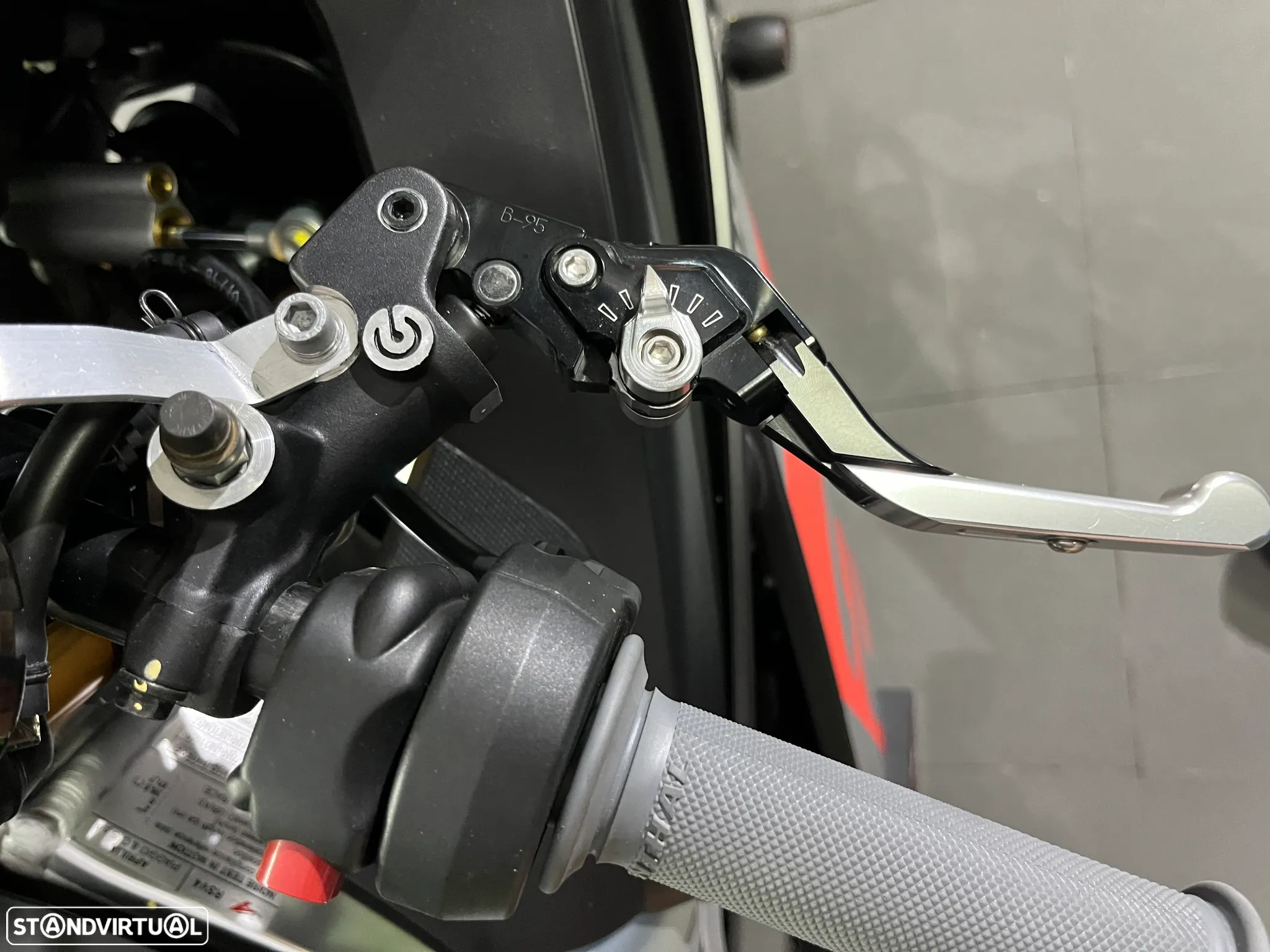 Aprilia RSV RSV4 Factory Super Pole - 33