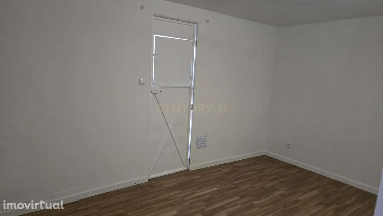 Aconchegante moradia na Caparica, para arrendamento - Grande imagem: 5/9