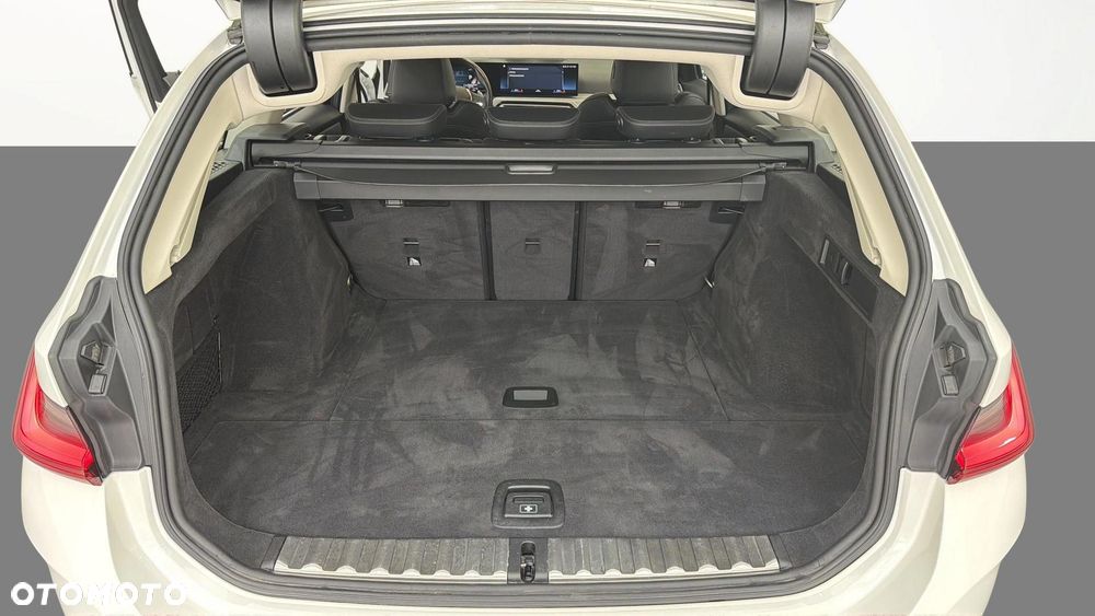 BMW Seria 3 318d mHEV - 18