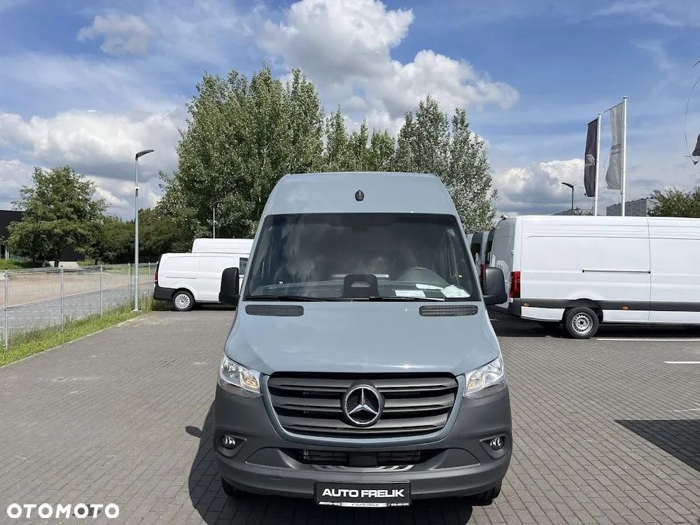 Mercedes-Benz Sprinter - 2