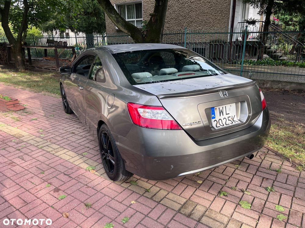 Honda Civic 1.8 LX Coupe - 5