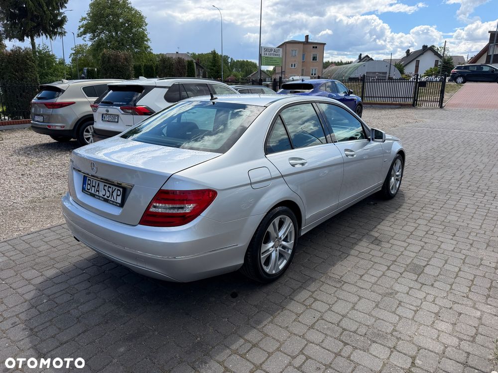 Mercedes-Benz Klasa C 180 CGI BlueEff Avantgarde - 4