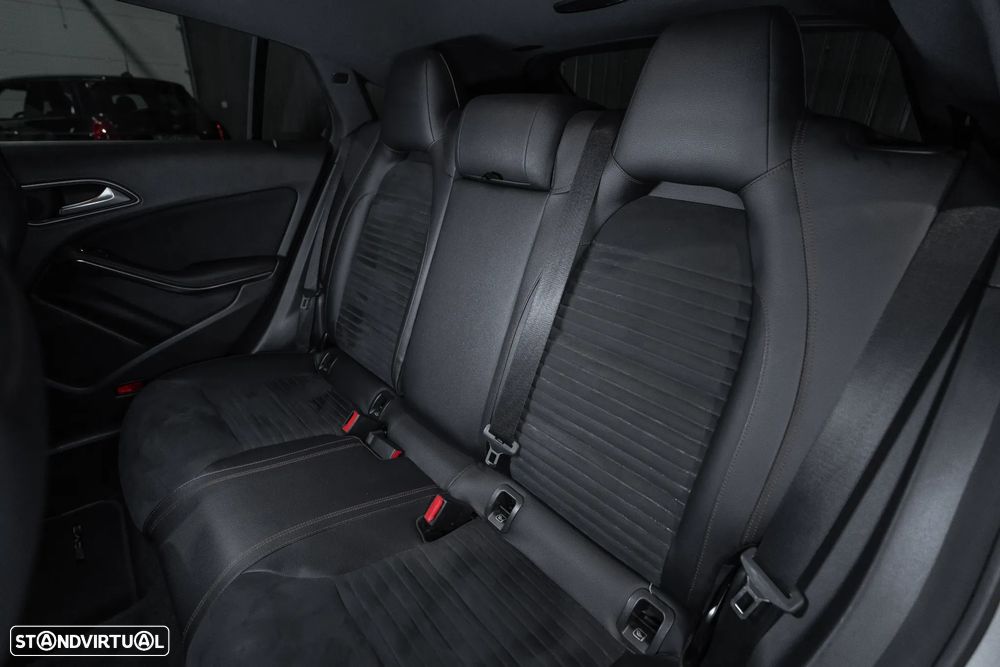Mercedes-Benz CLA 200 Shooting Brake d 7G-DCT AMG Line - 12